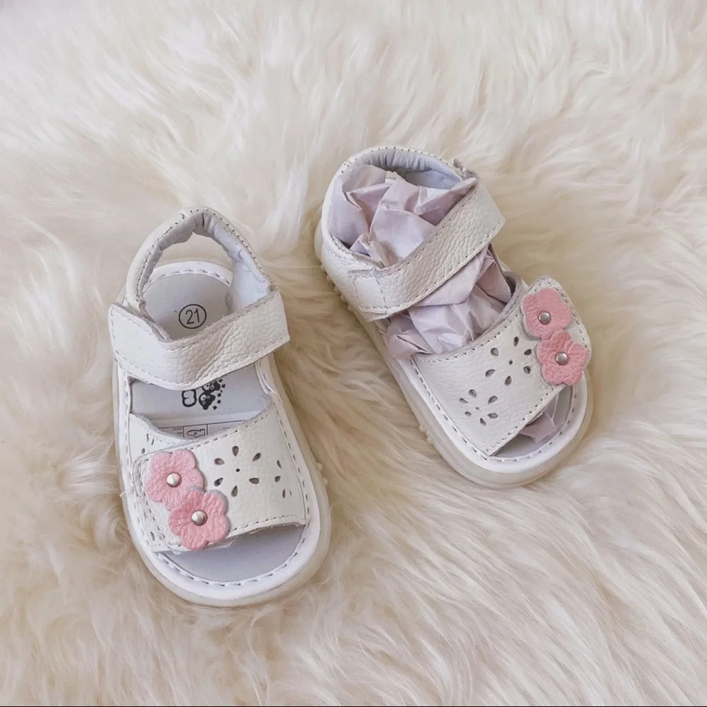 Baby girl leather sandals with adjustable Velcro